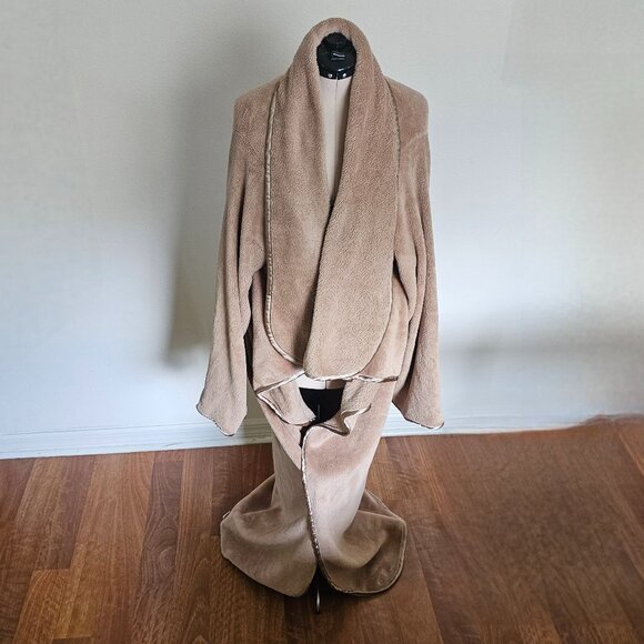 Brookstone NAP Comfy Ultra Plush Oversized Blanket with Sleeves - Picture 11 of 11